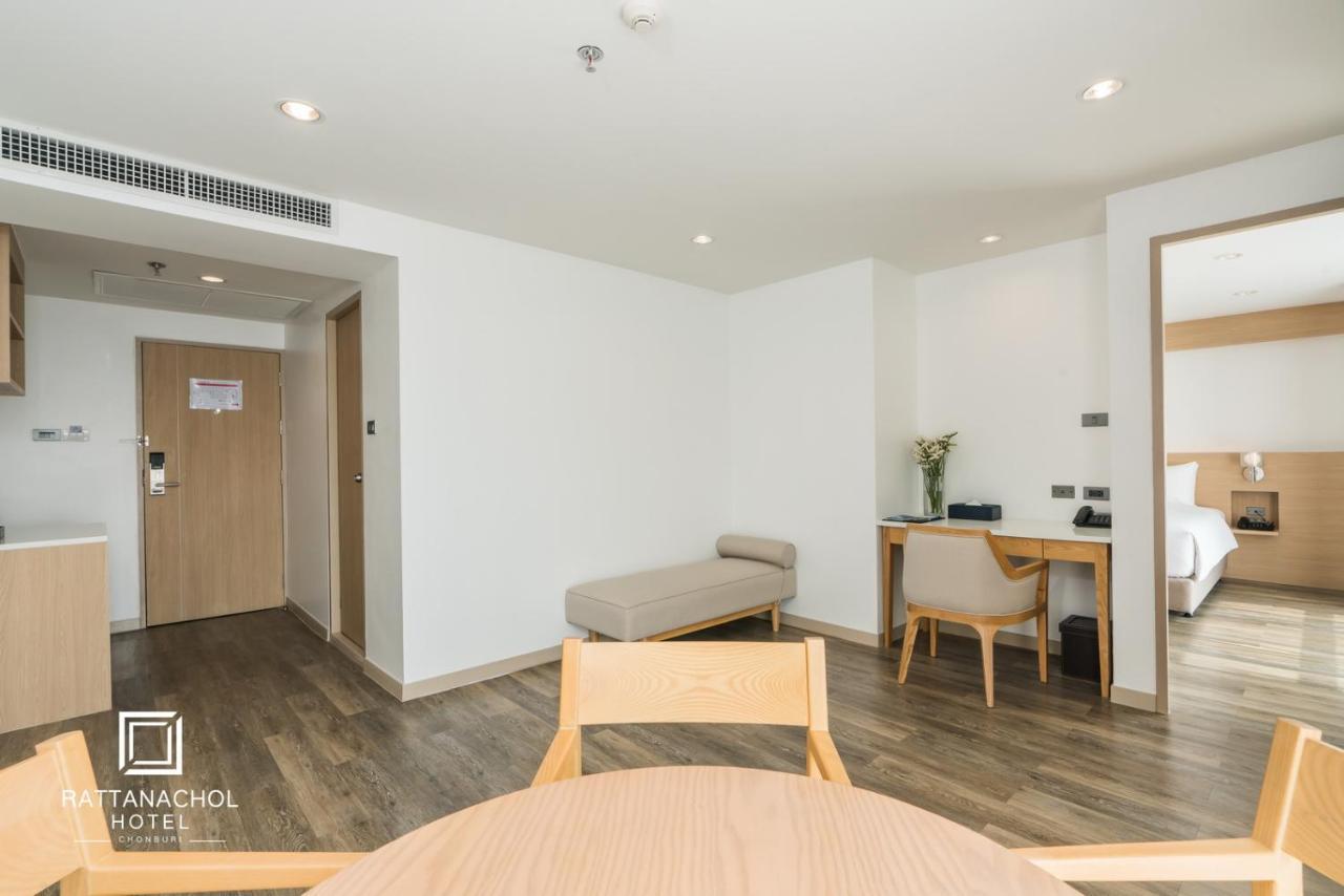 Rattanachol Hotel Çonburi Dış mekan fotoğraf